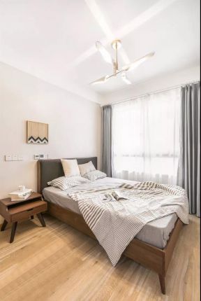 130平清新北欧风格家庭卧室实木地板设计图片