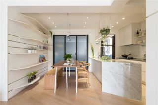 滨江和城三居90平日式风格餐厅厨房一体式设计