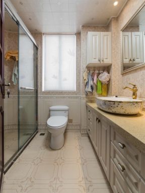 中德英伦世邦三居140平混搭风格卫生间淋浴房玻璃推拉门装修图片