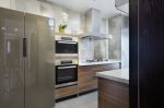滟澜山131平现代风格家庭厨房橱柜设计图片
