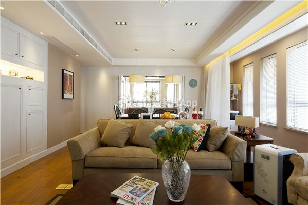 凯德风尚跃层210平美式风格客厅布艺沙发效果图