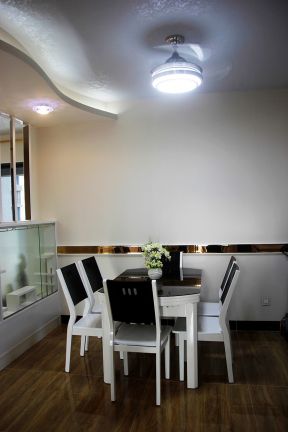融创九樾府现代简约82平二居室餐厅装修案例