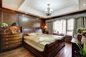 美式卧室吊顶装修效果图  卧室实木家具图片 