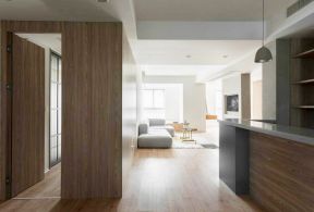  150平房子装修设计 浅色木地板 灰色沙发客厅图片