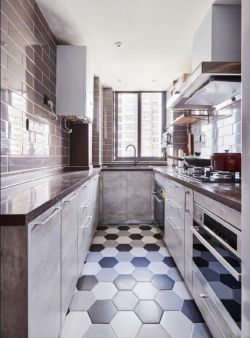 时尚工业混搭风格U型厨房地板砖装修设计图片