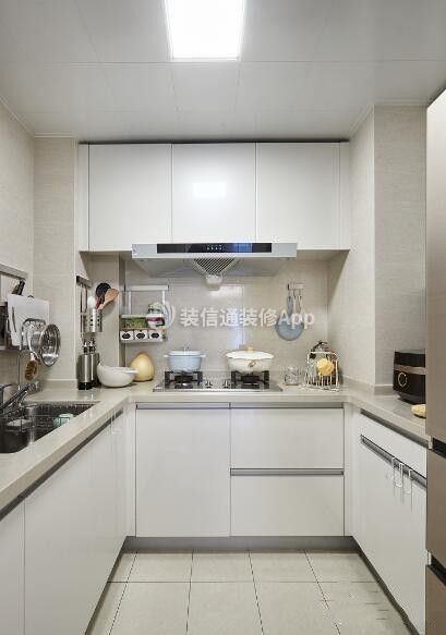 白色北欧风格106平米三居室厨房橱柜设计图片