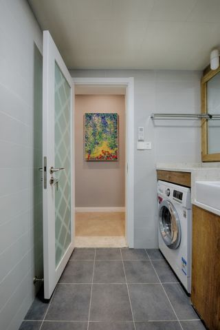 现代简约风格72平二居室卫生间装修