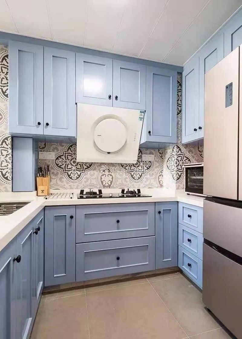 2023美式风格95平米三居室厨房蓝色橱柜设计图片