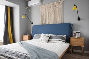 时尚北欧风格84平米三居室卧室床头灯具设计图片