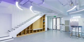 现代风格308平米办公室楼梯装修