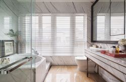 500平轻奢风格别墅卫生间墙镜图片