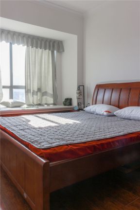 沉稳中式风格113平米三居室卧室床设计图片