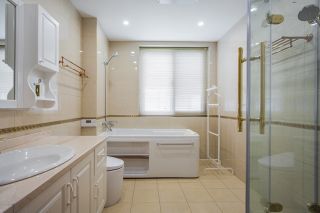 三居180平中式风格卫生间浴室效果图欣赏