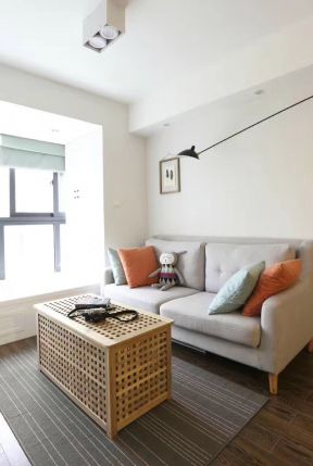 现代风格80平米二居室客厅沙发装修效果图