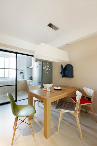 简约现代风格三居室129平米餐厅厨房装修实景图