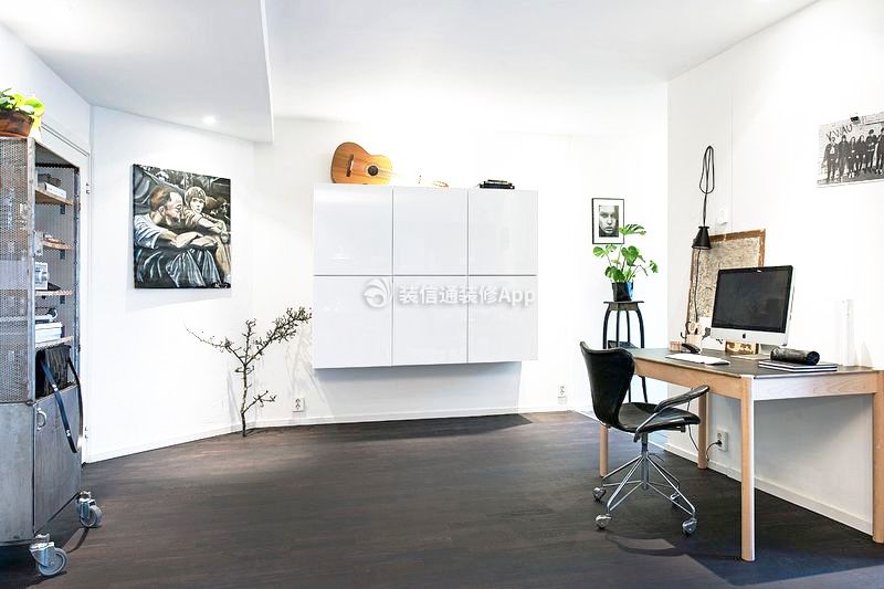 109平米现代风格三居室书房书桌装修效果图
