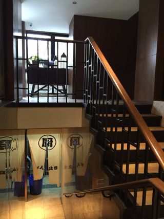 现代风格餐饮店面楼梯扶手效果图片