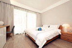 86平米现代简约小户型卧室纯色窗帘效果图