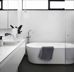 286平现代前卫风别墅卫生间浴缸装修图片-每日推荐