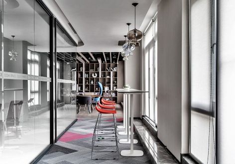 360平米现代风格办公室设计效果图