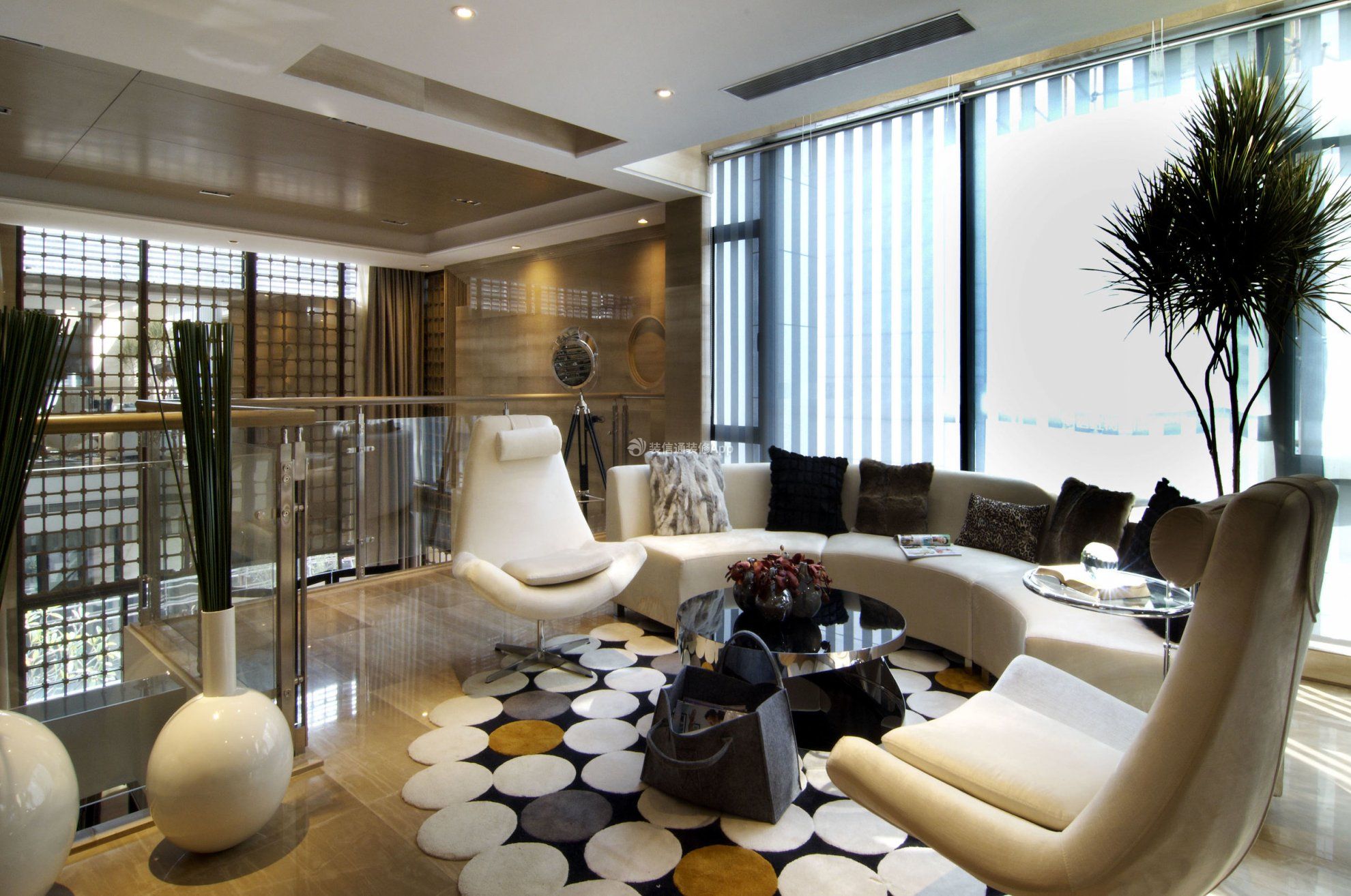 上海别墅休闲区弧形沙发装修设计效果图片