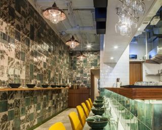 2023上海小型餐饮店背景墙砖设计装修图