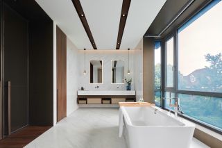 上海高档别墅卫生间白色浴缸设计效果图