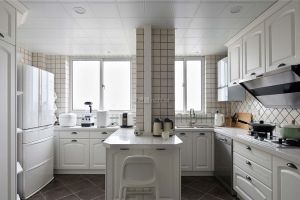 厨房和卫生间贴瓷砖