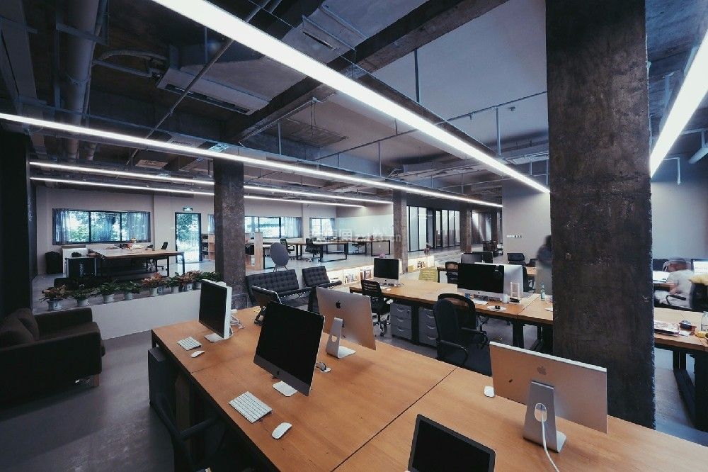 上海广告公司办公室工业风格421平米装修效果图案例_上海辰歌装饰装修