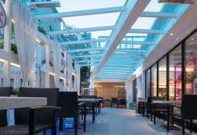 深圳现代风格餐饮店玻璃吊顶装修设计图2023