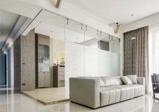 深圳现代简约风格客厅玻璃墙装修设计图