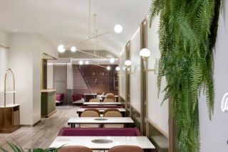 2023深圳餐饮店室内背景墙壁灯装修效果图