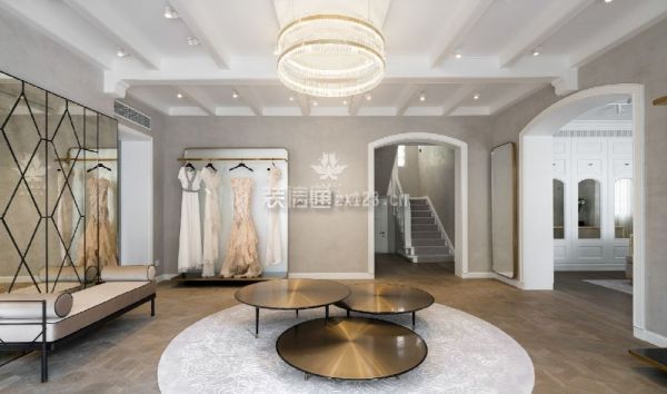广州服装店展区现代风格400平米装修效果图案例