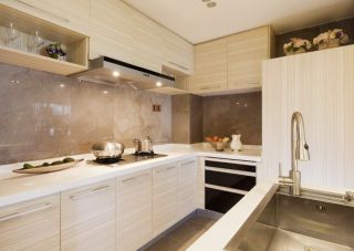 天津家庭别墅厨房白色橱柜设计装修图片欣赏 