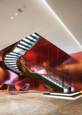 深圳特色酒店室内楼梯玻璃扶手设计装修图