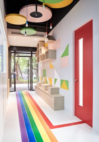 深圳幼儿园入口走廊装修装饰效果图片