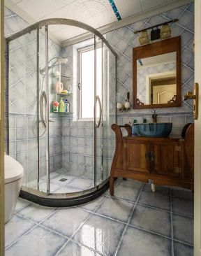 卫生间淋浴玻璃效果图 卫生间淋浴隔断装修效果图片 