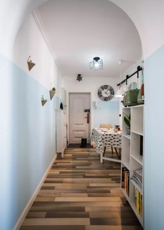 北京小户型家庭走廊实木地板装修效果图 