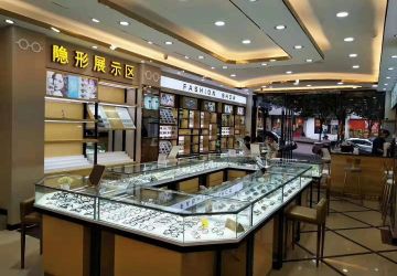 专业眼镜店装修展柜实景效果图