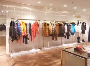 上海现代风格服装专卖店装修设计图片2023