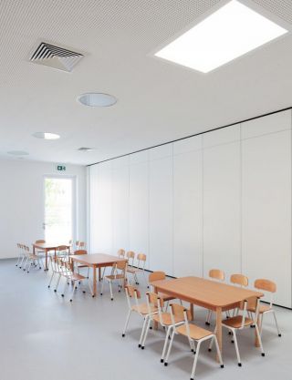 广州国际幼儿园教室桌椅装修设计图