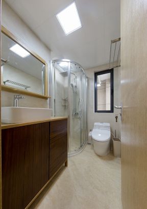 武汉现代简约家庭卫生间室内装修效果图