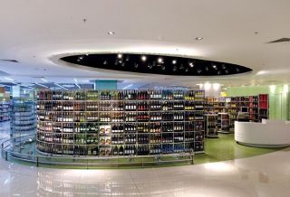 上海现代风格超市酒架设计效果图2023