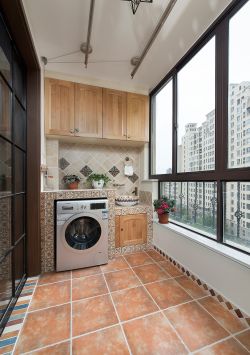 上海两室一厅阳台洗衣机柜装修设计图片 