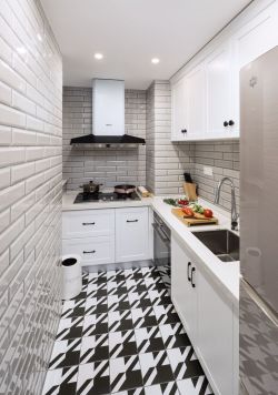 现代风格厨房黑白地砖装修设计图