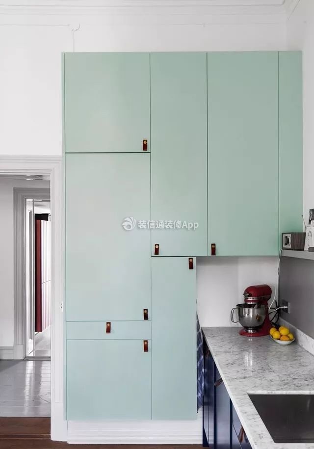 欧式小清新厨房壁柜设计效果图: