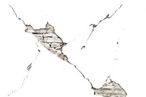 【深圳市国伟装饰】厂房装修墙面开裂的原因以及如何防止开裂