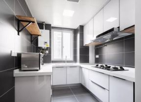 80平方米房子厨房白色橱柜装修设计图片