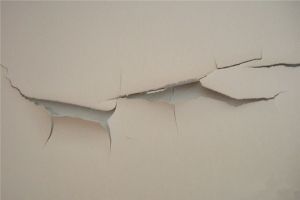 【东易日盛装饰】为什么墙面涂料会开裂变形?应该如何避免?