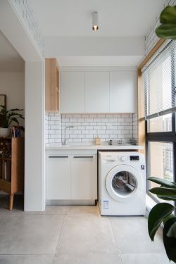 北欧风格生活阳台洗衣机柜装修设计图